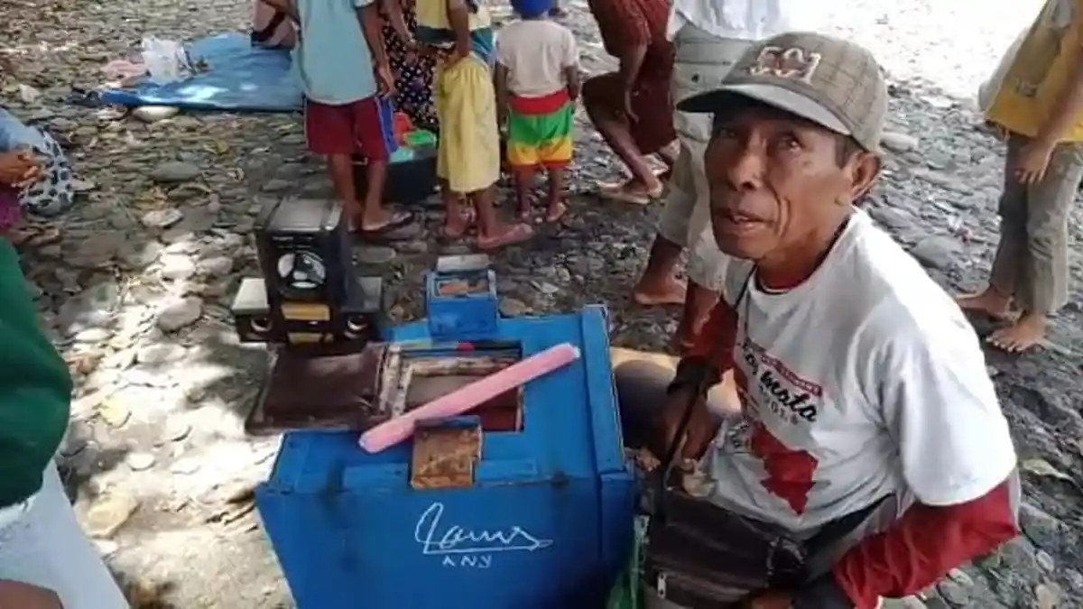 Ramai Dikunjungi, Warga Mulai Buka Lapak Jualan di Lokasi Pendulangan Emas Tamilouw