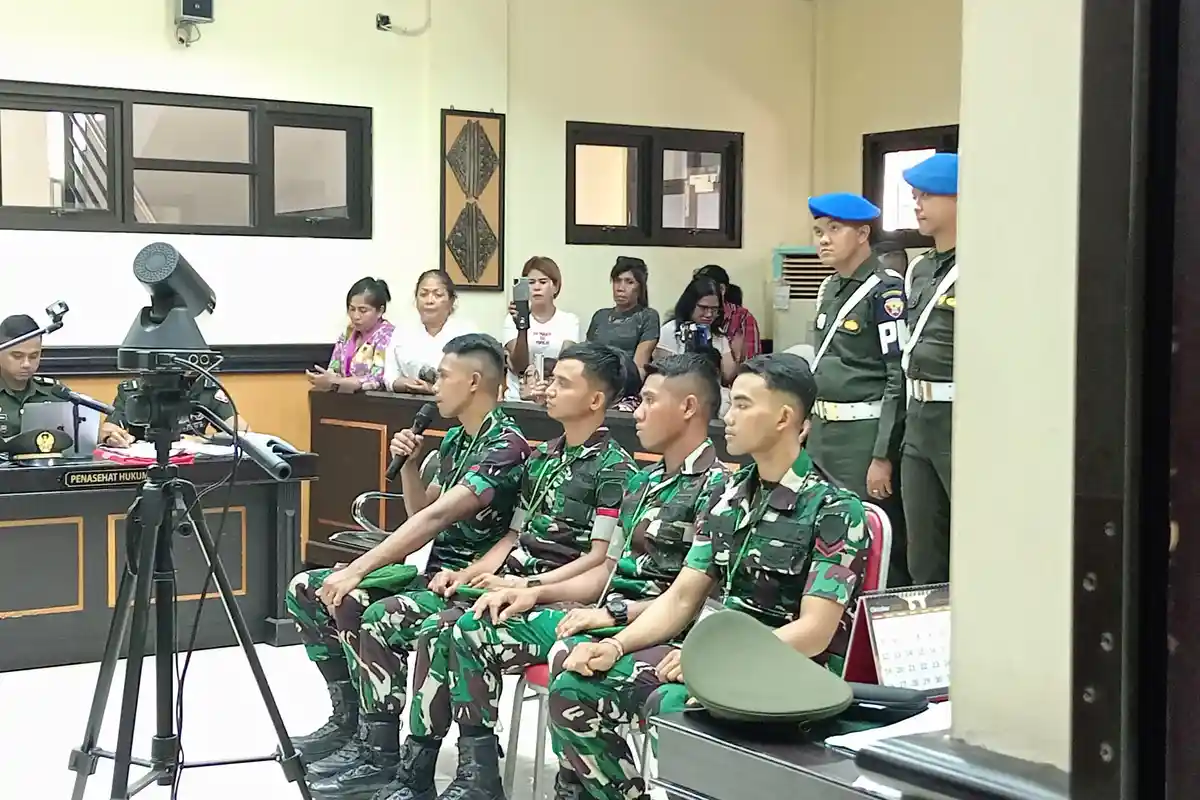 Pratu Emeliano De Araujo Paksa Prada Lucky dan Richard Telepon Orang Tua Pakai Kulit Semangka