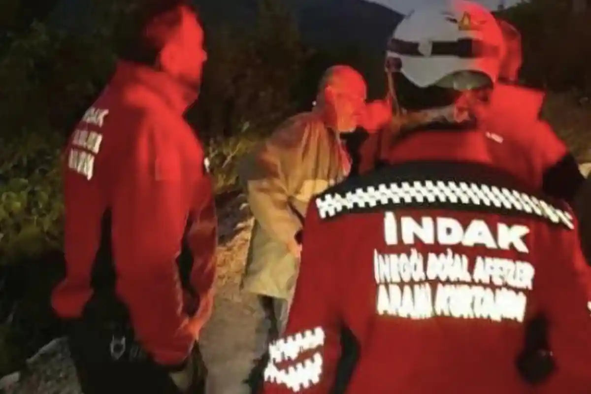 Pria Turki Bantu Tim Penyelamat Mencari Orang Hilang, Tak Sadar yang Dicari Dirinya Sendiri