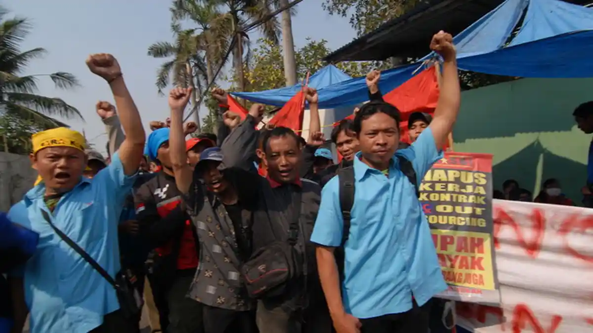 Wah. . . Ada Indikasi PHK Berkorelasi dengan Angka Kriminalitas dan Perceraian