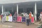 Warga Ramban Kulon Bondowoso Demo Kades, Tuntut Transparansi Dana Desa 2025