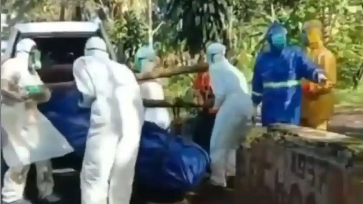 Viral Petugas Pemakaman Jenazah Pasien Corona Dilempari Batu oleh Warga
