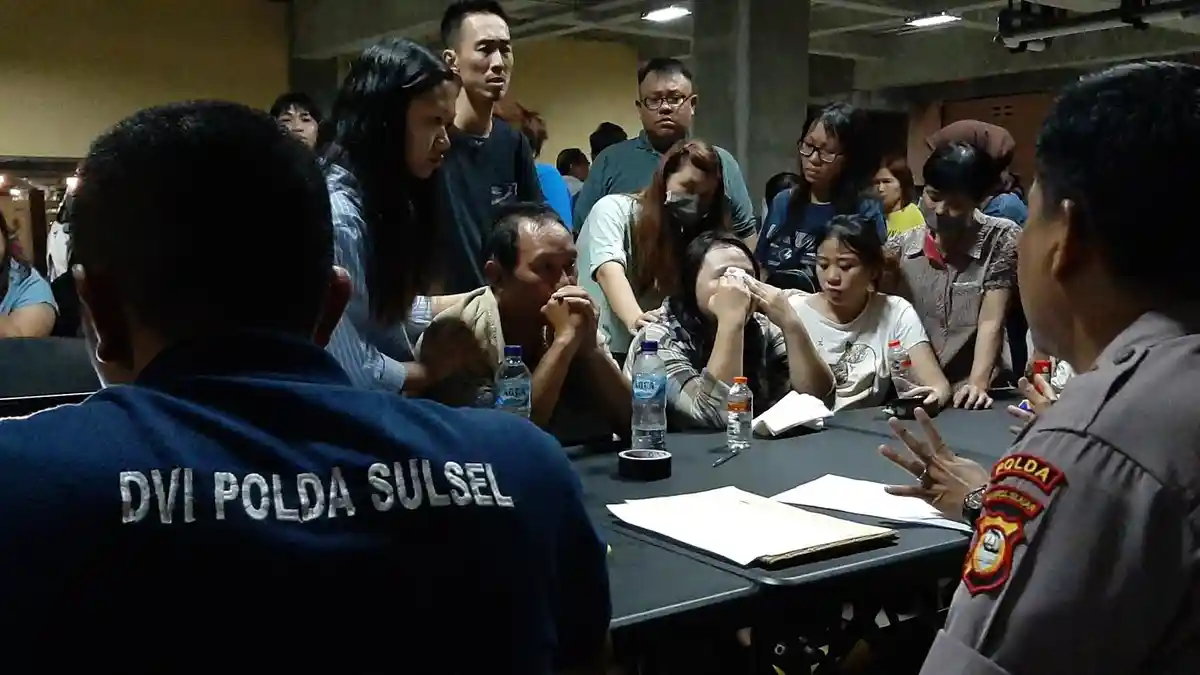 Di Hadapan Polisi, Benny Terus Menangis Ingat Istri dan Tiga Anaknya yang Terbakar Dalam Ruko