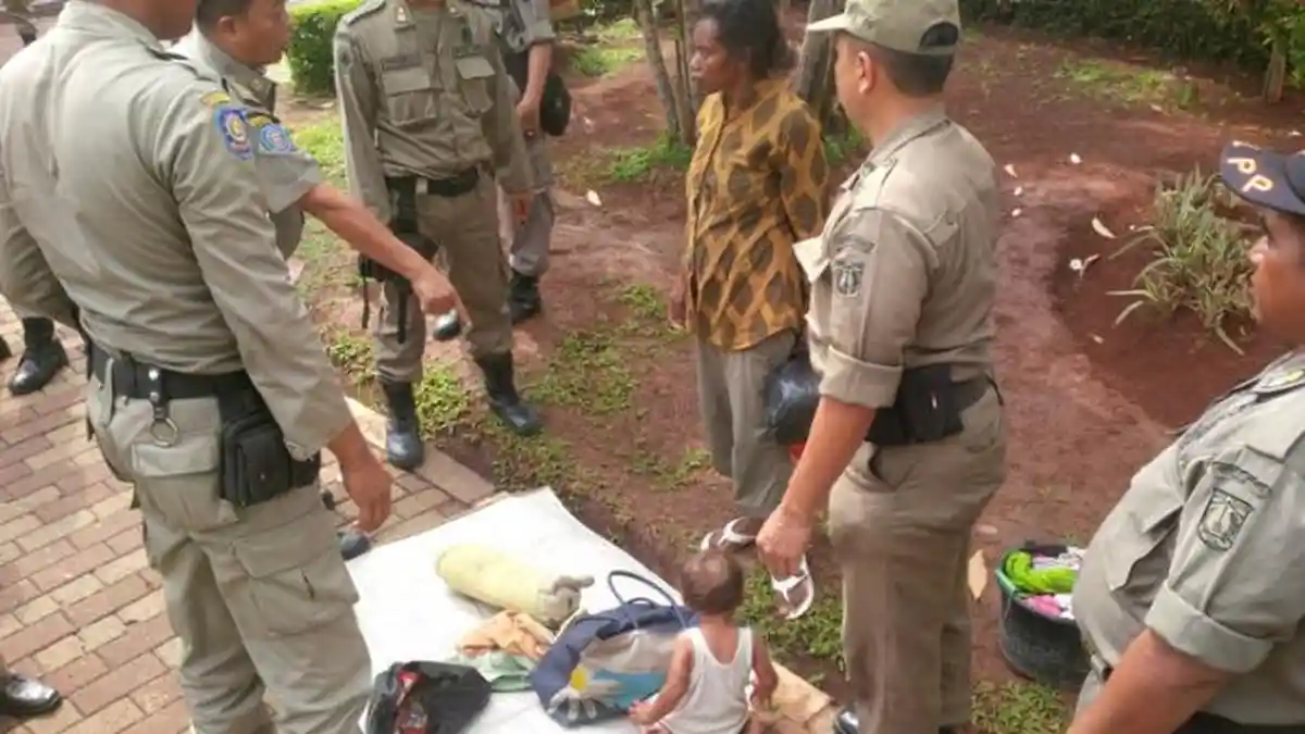 Satpol PP Masuk Kampus Unissula Razia Mahasiwa yang Merokok