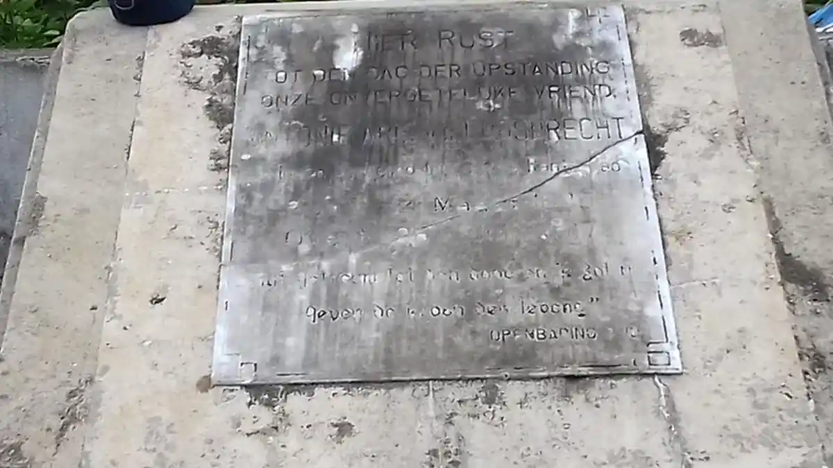 Makam Penginjil Pertama di Toraja Ada di Kawasan Adat Karassik - makam-penginjil-pertama-di-toraja_20170325_154612.jpg