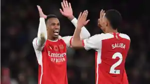 Pemain-Arsenal-Gabriel-Magalhaes-dan-William-Saliba.jpg