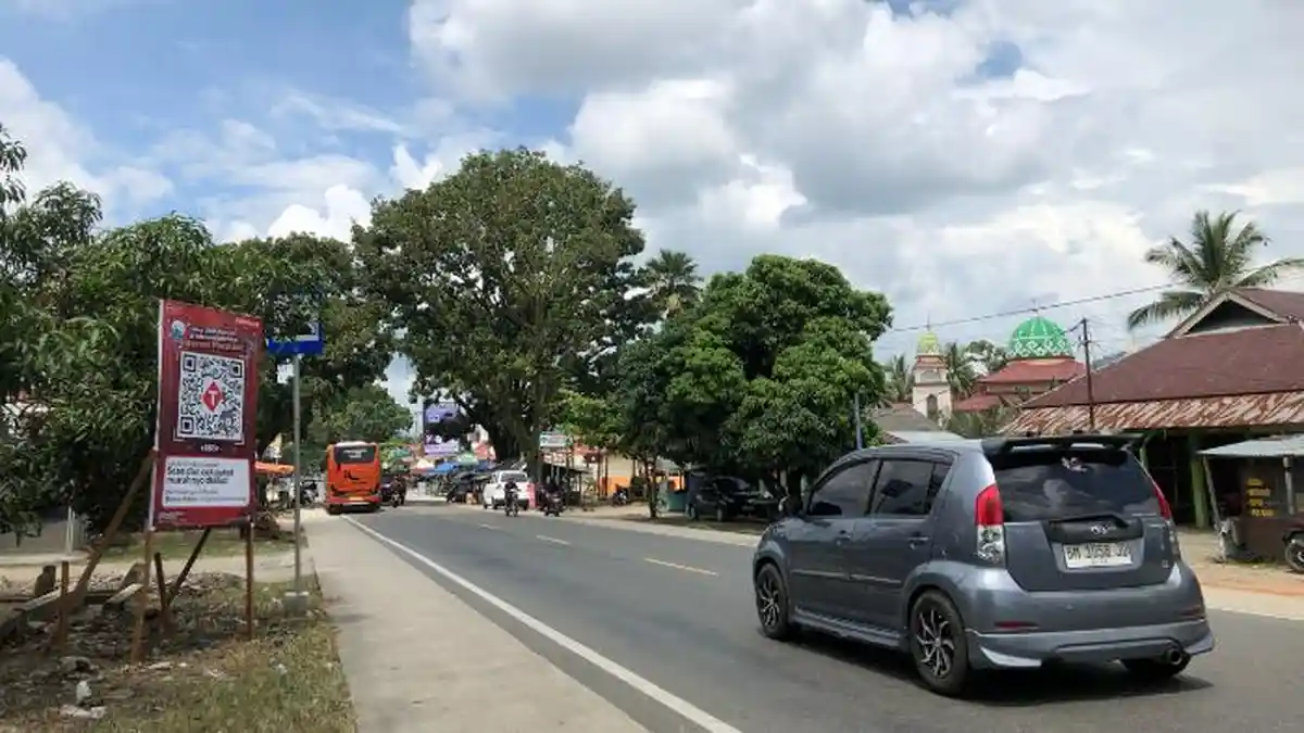 Arus Balik Lebaran: Kendaraan Ramai Lancar di Jalinsum Muaro Bodi Sijunjung pada Hari Terakhir Libur