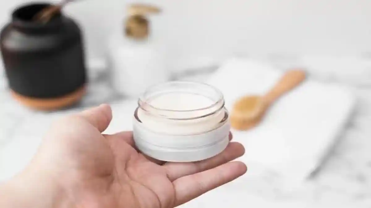 Krim Abal-Abal Bisa Bikin Cepat Putih, Tapi Bahaya! Ini yang Terjadi Pada Kulit