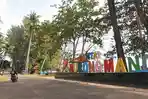H+3 Lebaran Pantai Burung Mandi Diserbu Pengunjung, Wisatawan Puji Wajah Baru Pantai yang Makin Rapi