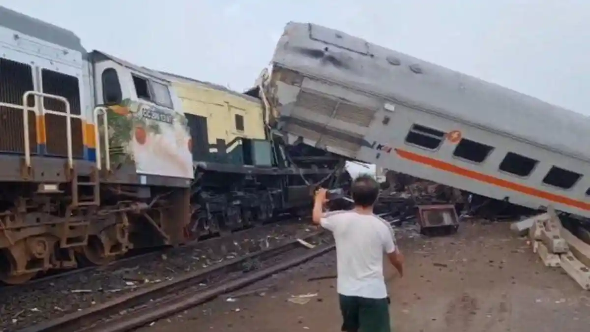 Kecelakaan Kereta Api Turangga dan KA Commuter Bandung Raya Terjadi Tak Jauh dari Stasiun Cicalengka