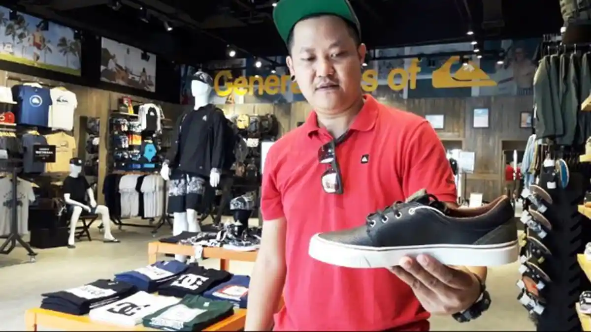 Beli Sepatu dan Celana di Mal PVJ, Ini Total Harga Belanjaan Presiden Jokowi