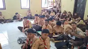 Puluhan-murid-di-Bekasi-terpaksa-belajar-di-lantari.jpg