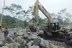 Antisipasi Banjir Susulan, Pemkab Brebes Kerahkan Empat Alat Berat di Bumiayu