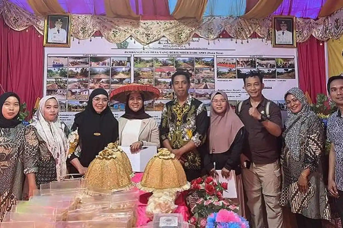 Anyaman Rotan hingga Sampah Plastik Curi Perhatian Pengunjung Pameran Desa di Konawe