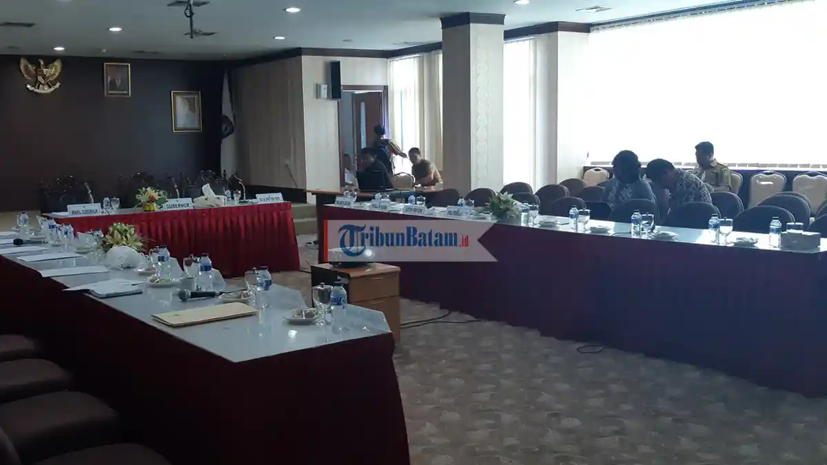 Rapat Upah Minimum Sektoral Kota Batam Belum Dimulai, Buruh Sudah Berdatangan ke Graha Kepri