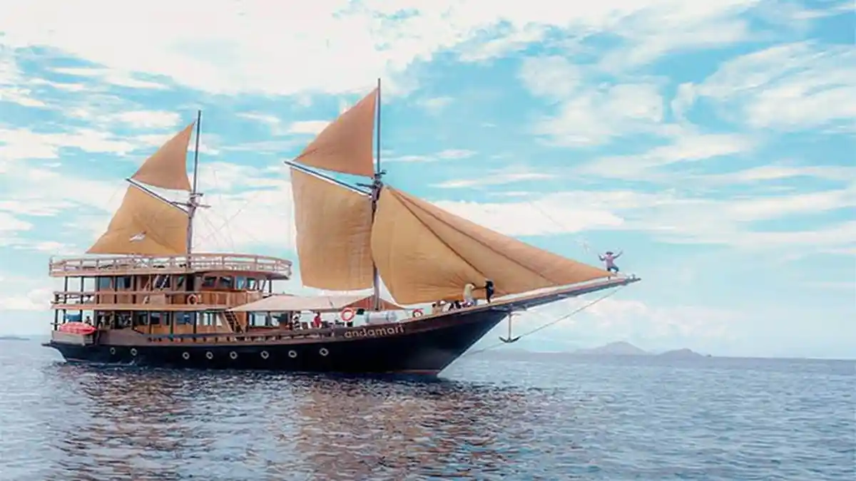 Daftar 5 Kapal Phinisi yang Bisa Disewa Saat Wisata di Labuan Bajo, Privat maupun Rombongan