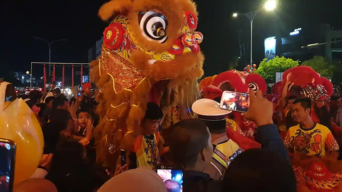 Hold Fireworks Party, Here's The Excitement of Chinese New Year 2020 Celebration in Batam
