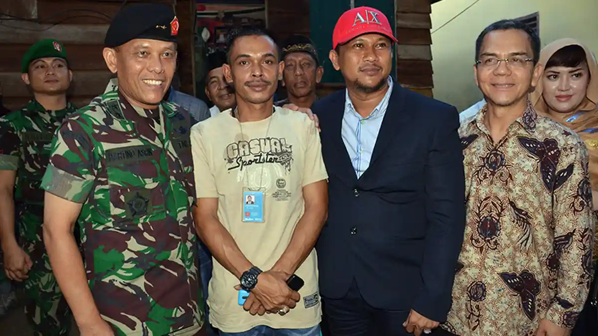Din Minimi Dipukul Orang yang Pernah Diculiknya