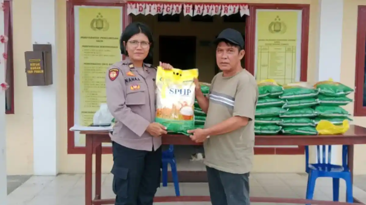 Polsek Siantar Marihat Bagikan 590 Kg Beras Murah ke Warga