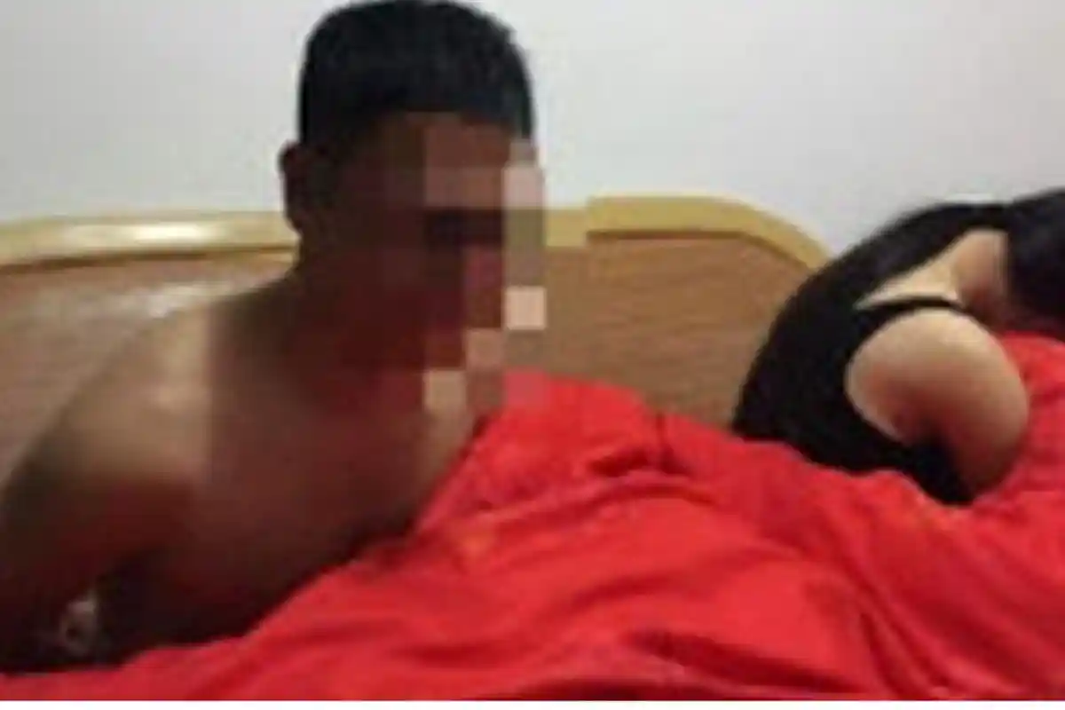 Rasa Curiga Istri Disuruh ke ATM, Sepulangnya Ambil Uang Pergoki Suami Tiduri Anak Gadisnya