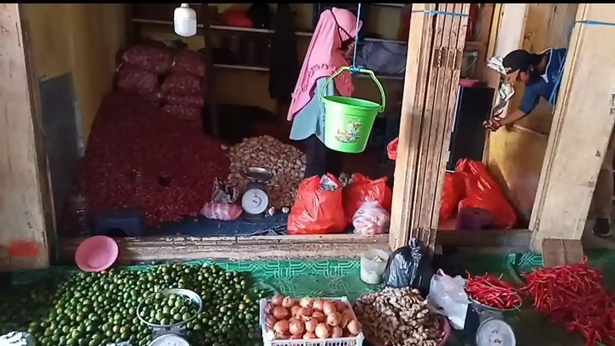 Update Harga di Pasar Namlea-Pulau Buru; Cabai dan Tomat Alami Kenaikan, Bahan Pokok Lainnya Stabil