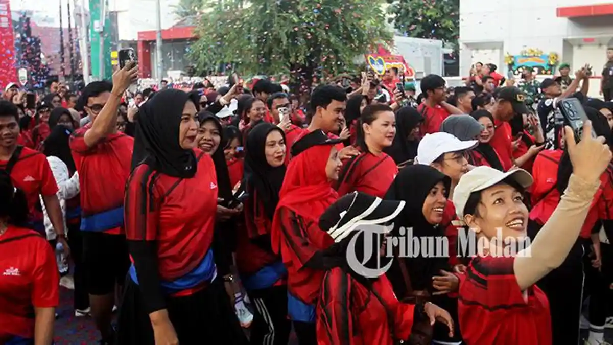 Berita Foto: Momen 5.000 Warga Kota Medan Antusias Mengikuti Kegiatan Alfamidi Fun Walk 2025 - 21092025_JALAN-SANTAI_ABDAN-SYAKURO-3.jpg