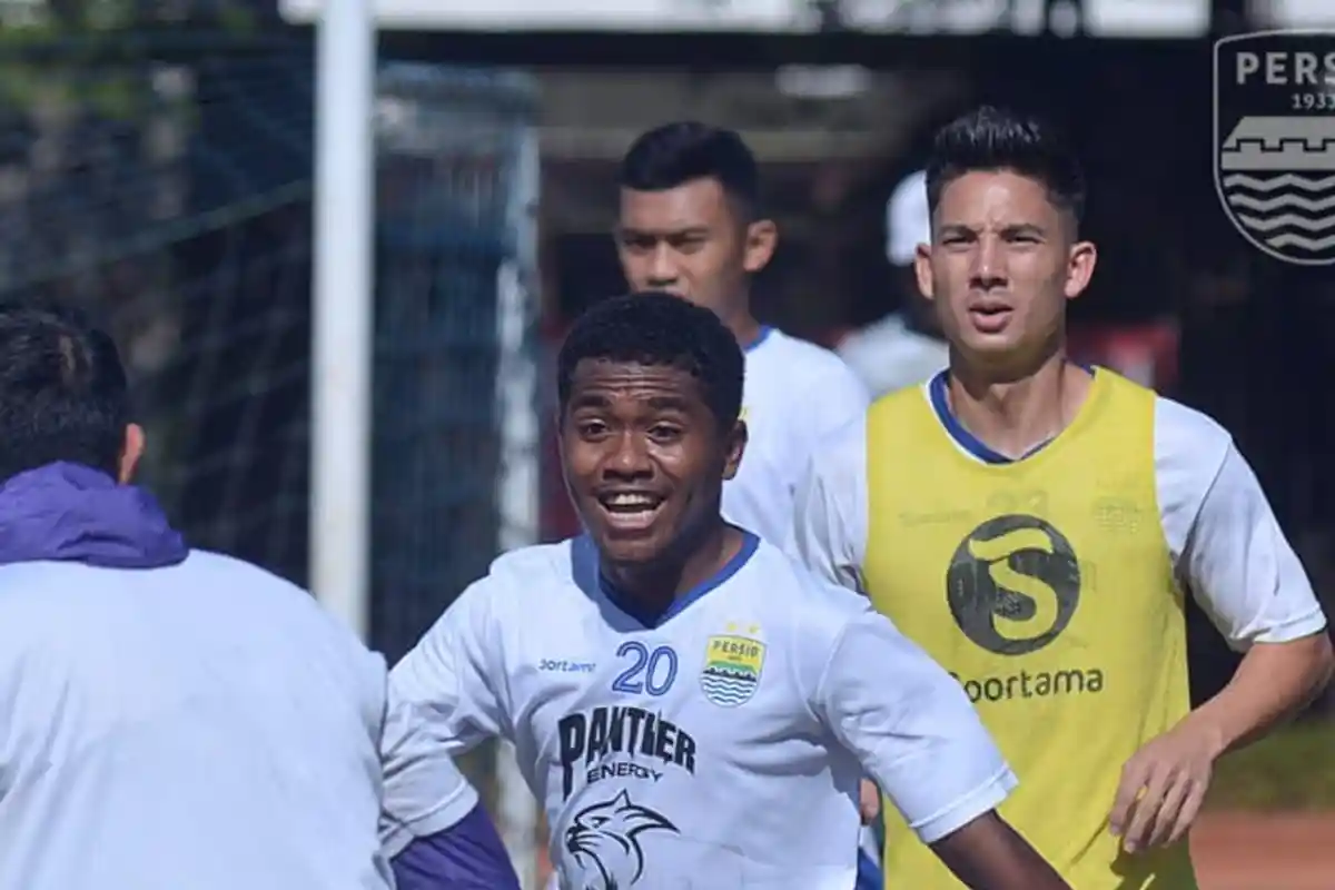 Si Anak Hilang Billy Paji Keraf Kembali Berlatih, Persaingan Lini Tengah Persib Bandung Makin Ketat