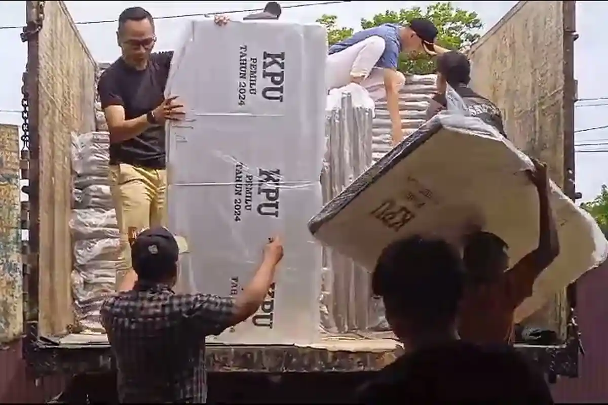 Penampakan 3.940 Bilik Suara yang Baru Tiba di KPU Kota Bengkulu, Berbahan Karton Duplex