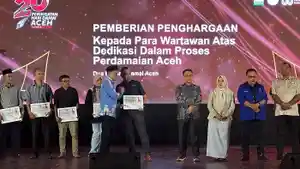 jurnalis-yang-terlibat-aktif-dalam-peliputan-dan-pemberitaan-proses-perdamaian-antara-GAM-dan-RI.jpg