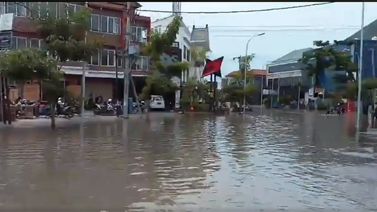 Kawasan Jalan Dewi Sri Kuta Lumpuh Akibat Tergenang Banjir, Ini Videonya