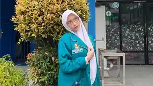 KULIAH-Siswi-kelas-XIIF31dridi-bidang-medis-dan-laboratorium.jpg
