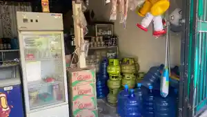 20260611-Tabung-gas-di-toko-eceran-milik-Irma.jpg