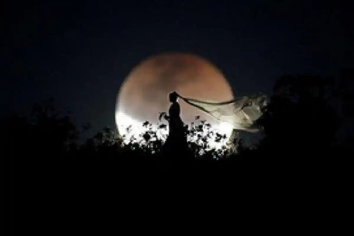 Malam ini Ada Fenomena Langit Bulan Purnama Strawberry dan Gerhana Bulan Penumbra, Ini Waktunya