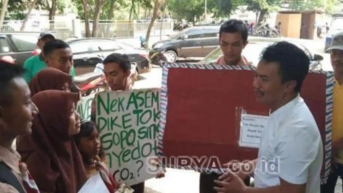 Bupati Jombang Terima 600 Surat Protes dari Pelajar