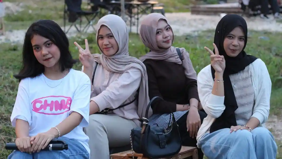 Cerita Audiya Terpikat Ngopi di Tepi Danau Sebedang Sambas - Tribunpontianak.co.id