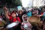 Aksi Usut Politisasi Bansos di Bawaslu
