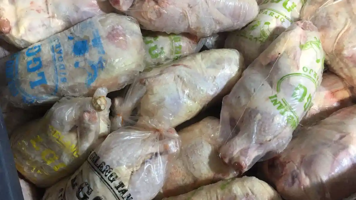 Masuki Penghujung Tahun 2021, Harga Ayam Beku di Ambon Mahal