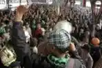 Kedatangan Bonek Di Stasiun Senen