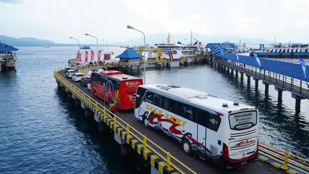 Pantauan Macet Jalur Menuju Pelabuhan Ketapang Banyuwangi Makin Panjang ...