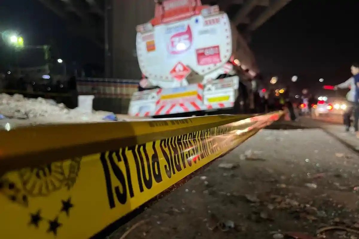 Tangis Ibu Korban Kecelakaan Maut Cibubur: Menanti Anak Tak Kunjung Pulang, Kini Sudah Jadi Jenazah