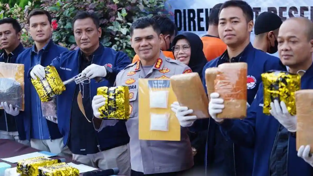 Bongkar Jaringan Narkotika Internasional, Polda Jabar Sita Sabu, Ganja dan Senjata Api