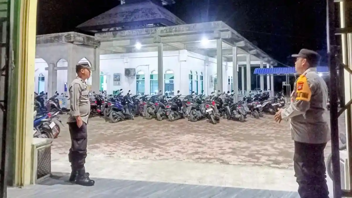 Ciptakan Kondisi Aman dan Kondusif Selama Ramadhan, Personel Polres Abdya Pengamanan di Masjid