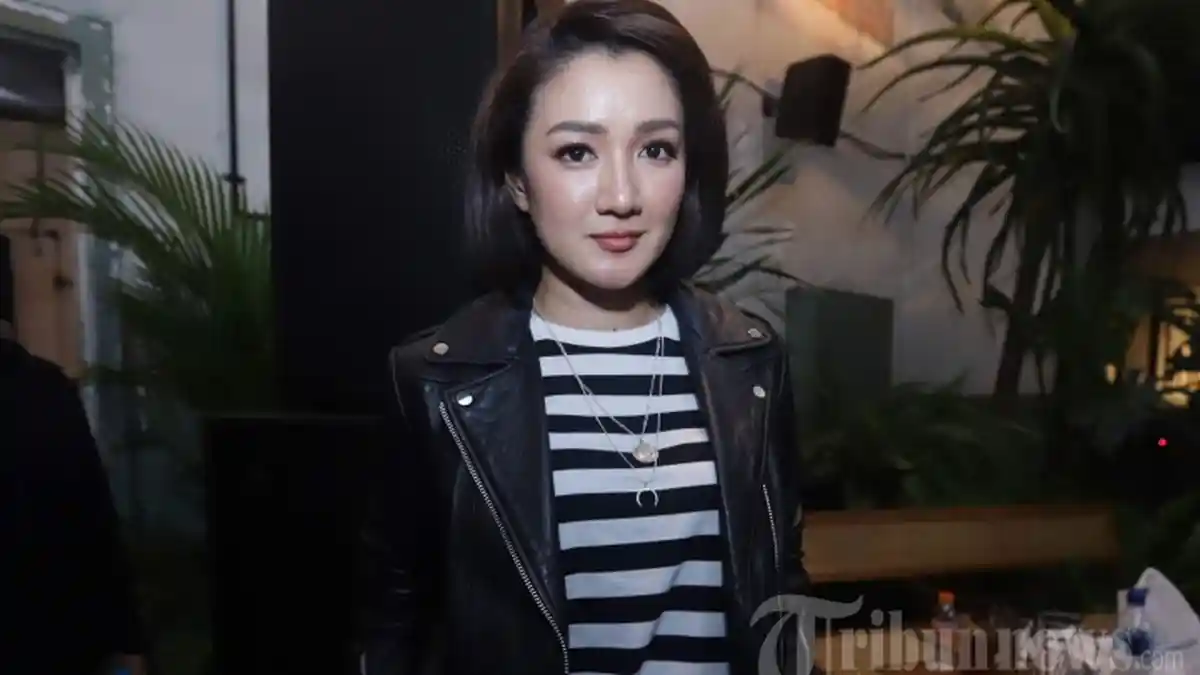 Potret Melly Mono, Cinta Pertama Ariel Noah, Lebih Cantik Dari Para Mantan