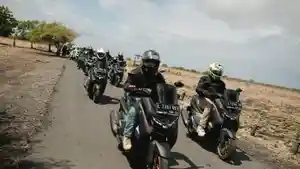 Yamaha-touring.jpg