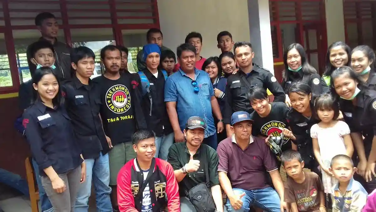 Pengurus Taekwondo Tana Toraja Bantu Korban Longsor di Lembang - korban-longsor-torut-bantu-korban-longsor_20160306_181348.jpg