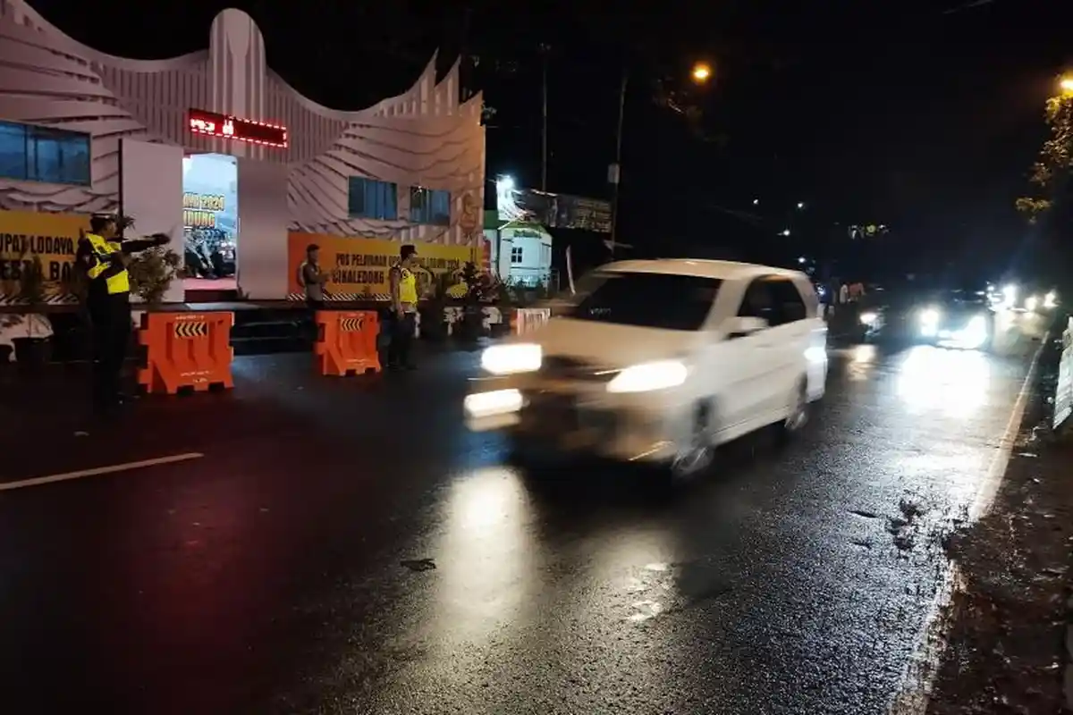 Polisi Berlakukan One Way Menuju Limbangan Malam Ini, Ekor Kemacetan Sudah Sampai Nagreg Bandung