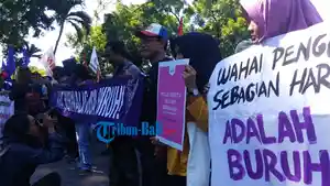 selamat-hari-buruh-aksi-buruh-bali-bersatu-di-renon-denpasar-rabu-152019.jpg