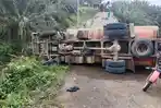 Mobil-truk-pengankut-Crude-Palm-Oil.jpg