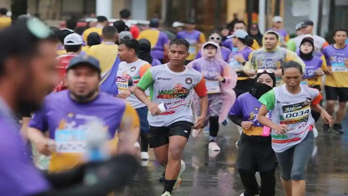 Meski Hujan, Ribuan Peserta Antusias Ikut Adhyaksa Fun Run 2024 Batam Berhadiah Motor