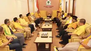 Jajaran-DPD-Partai-Golkar-Jatim-saat-menggelar-rapat-internal.jpg